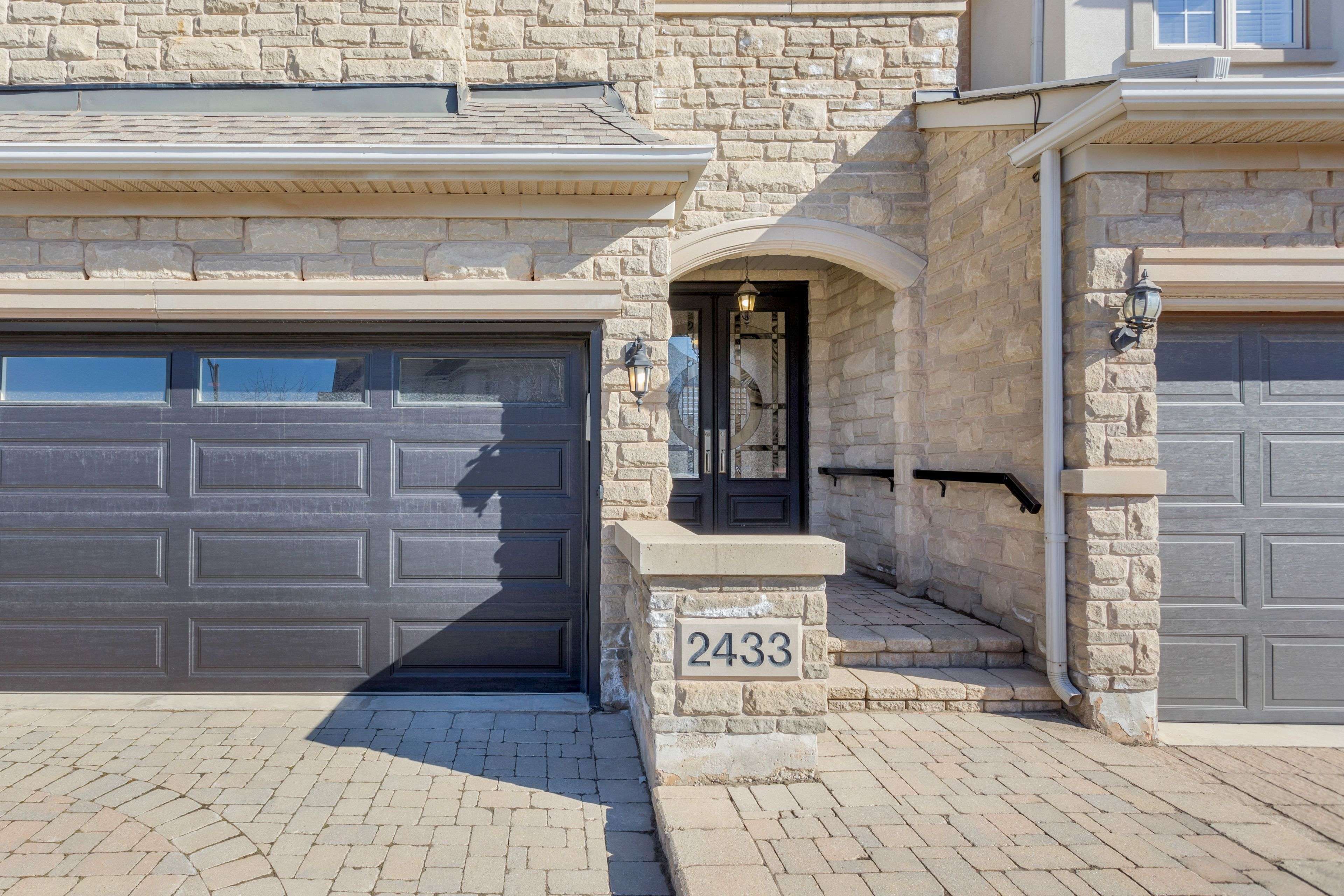 2433 Presquile DR, Oakville, ON L6H 0B8
