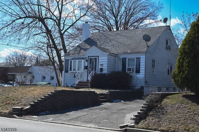 Edison Twp., NJ 08817,12 Old Post Rd