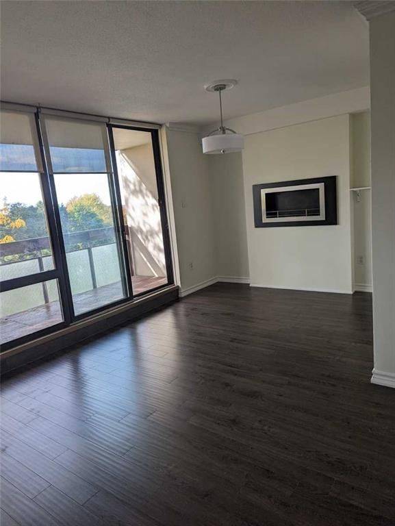 Toronto C15, ON M2J 4S7,350 Seneca Hill DR #410