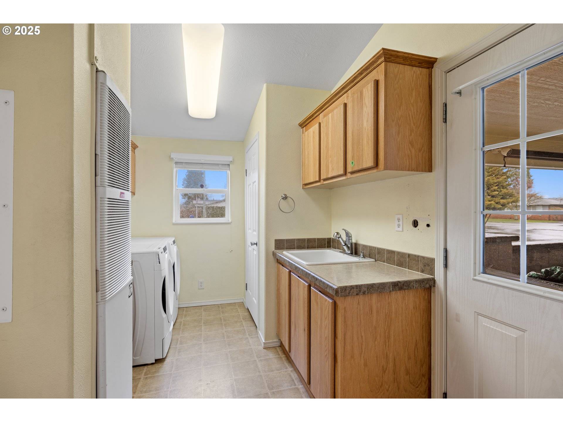 Salem, OR 97301,698 ROYALTY CIR