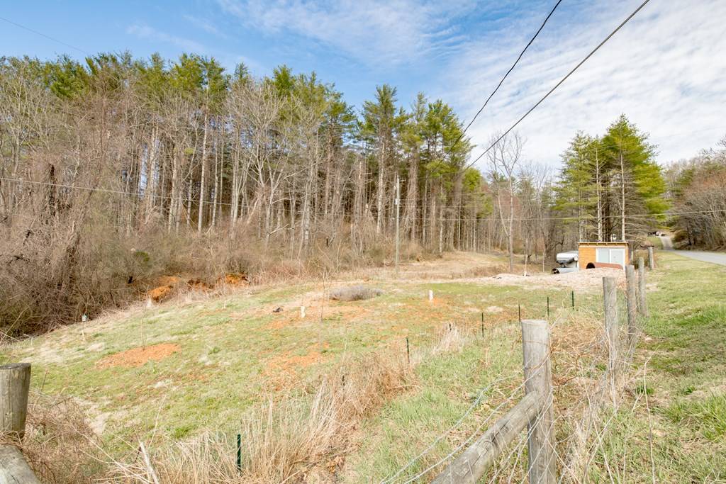 Galax, VA 24333,93 Farmville Ln
