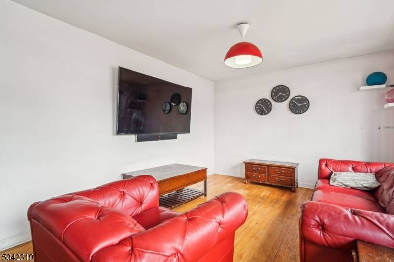 Hackensack City, NJ 07601,163 Kent St