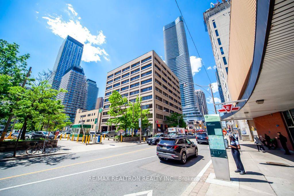 Toronto C08, ON M4Y 3A6,555 Yonge ST ##309