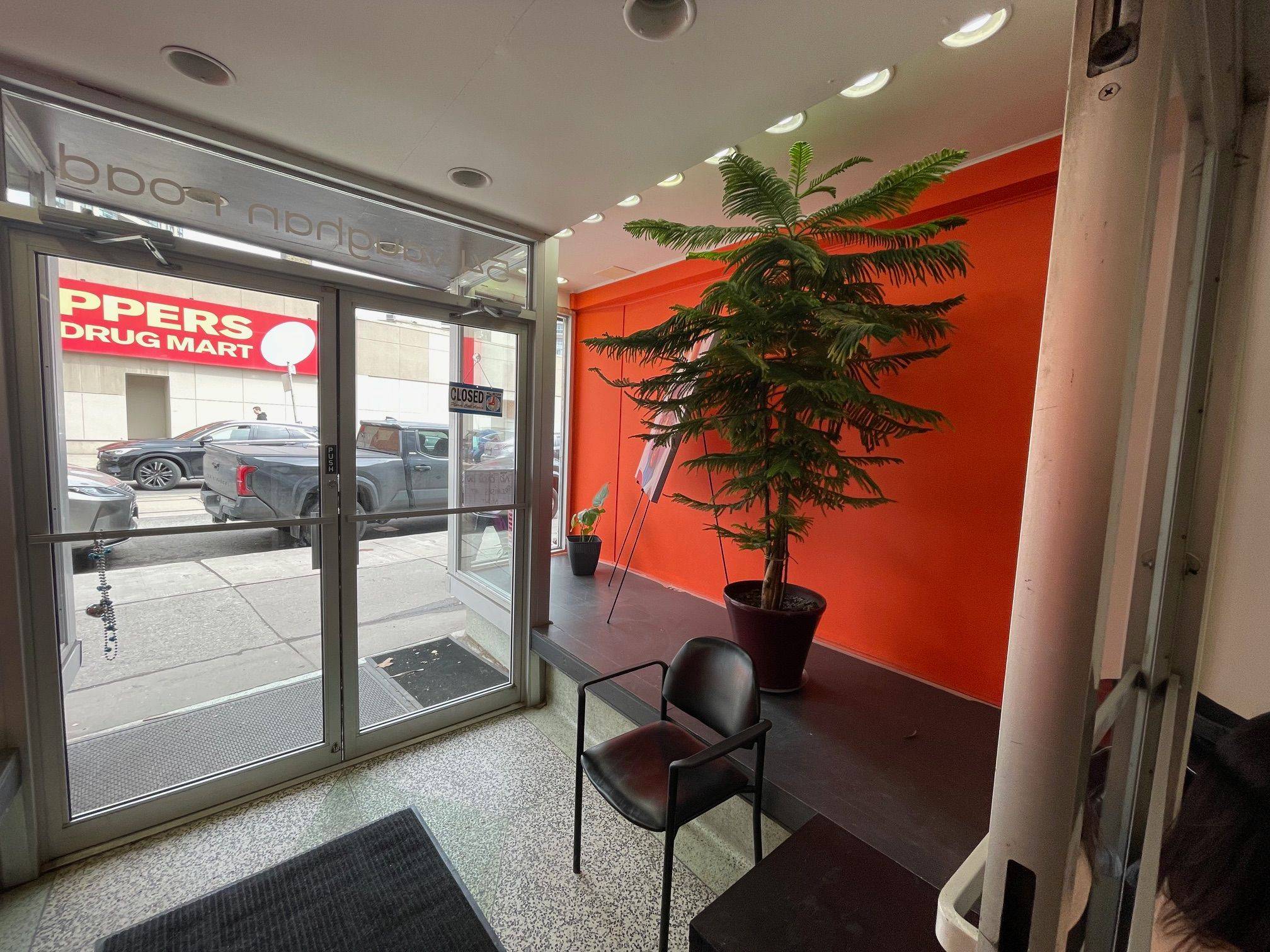 Toronto C02, ON M6G 2N4,54 Vaughan RD