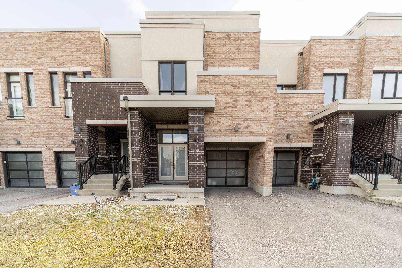 Richmond Hill, ON L4E 0Z2,43 Dariole DR
