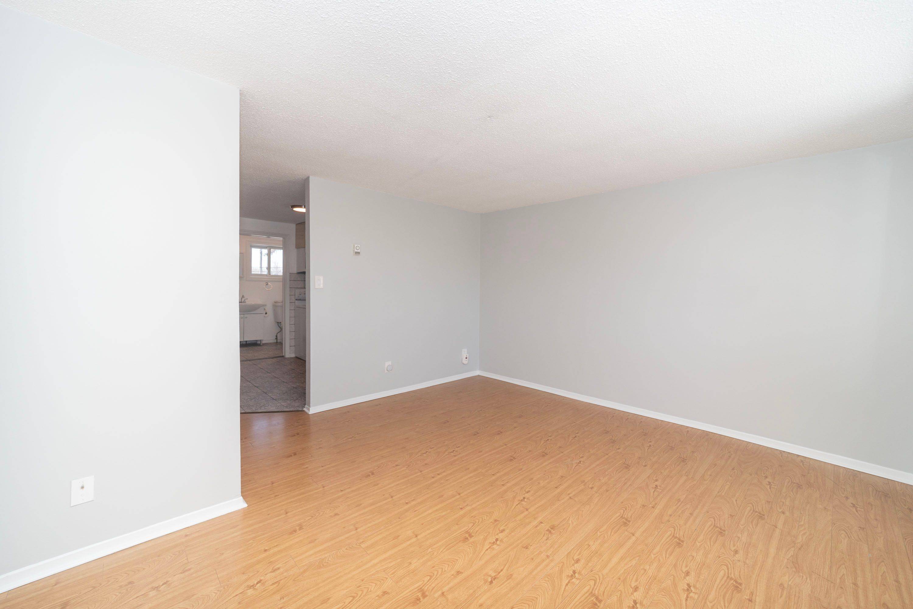 Orleans - Convent Glen And Area, ON K1C 1K9,1133 Maisonneuve ST N #B