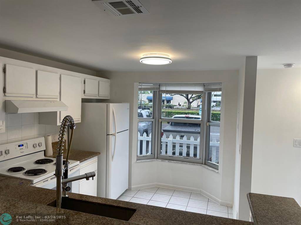 Pompano Beach, FL 33060,17 SW 3rd St  #17