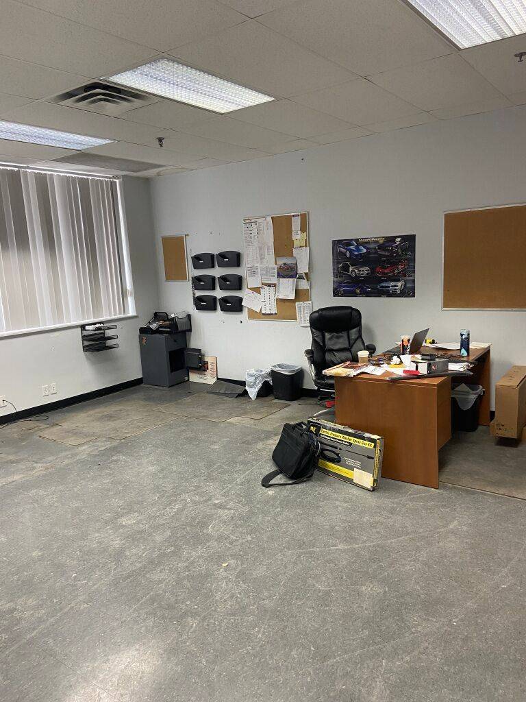 Toronto W06, ON M8W 4W3,427 Horner AVE