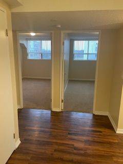 Oakville, ON L6H 6R3,1056 Queens AVE #504