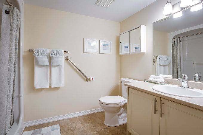 Oakville, ON L6H 6R3,1056 Queens AVE #510