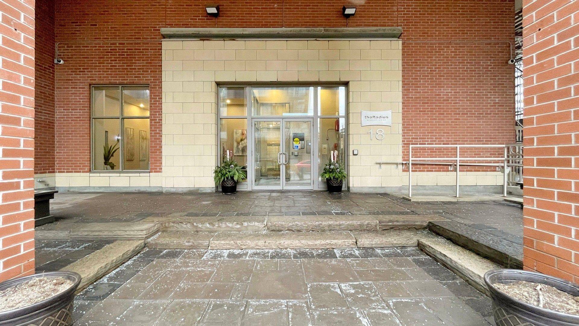 Toronto C10, ON M4S 3G9,18 Merton ST #716