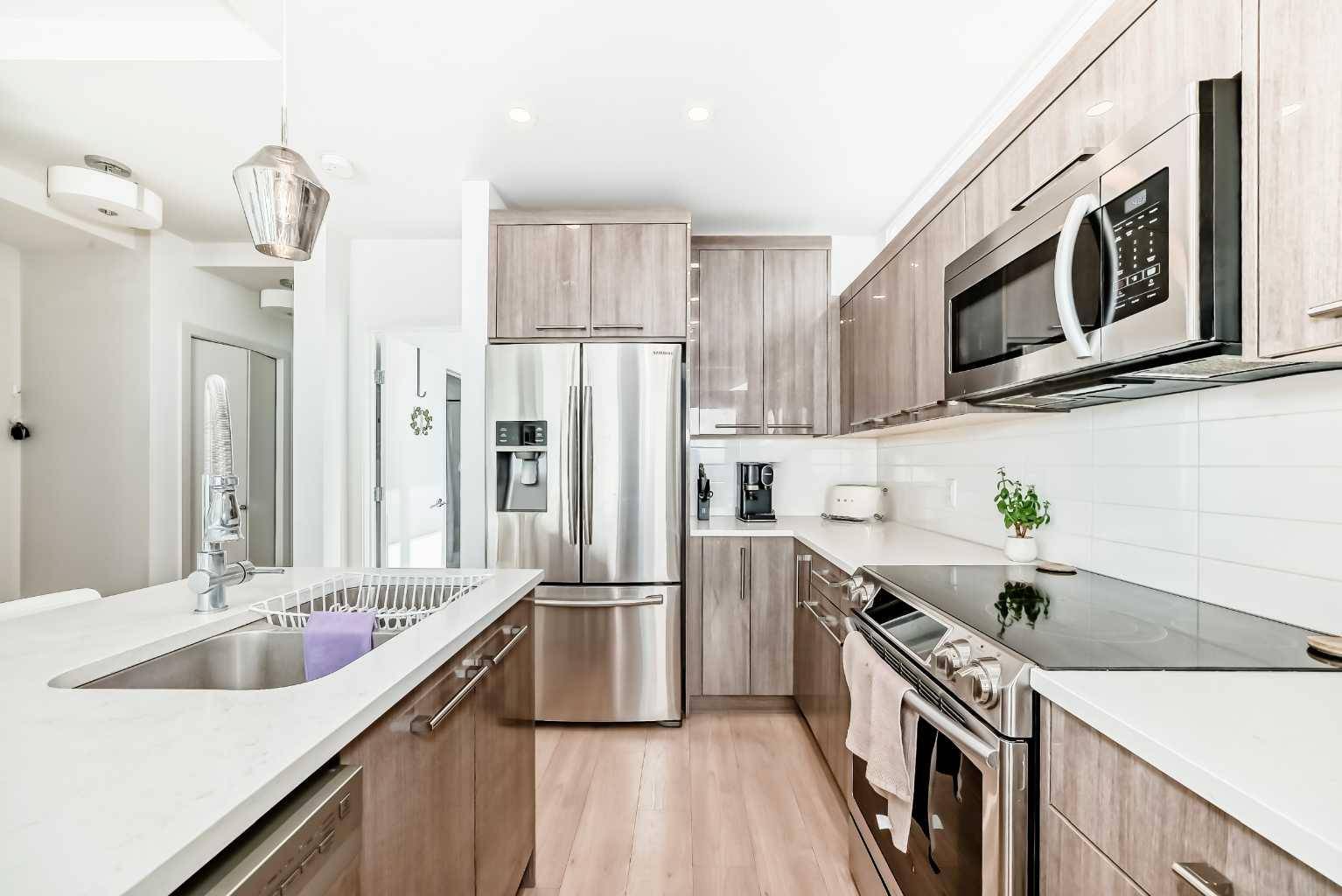 Calgary, AB T2S 3H6,317 22 AVE SW #311