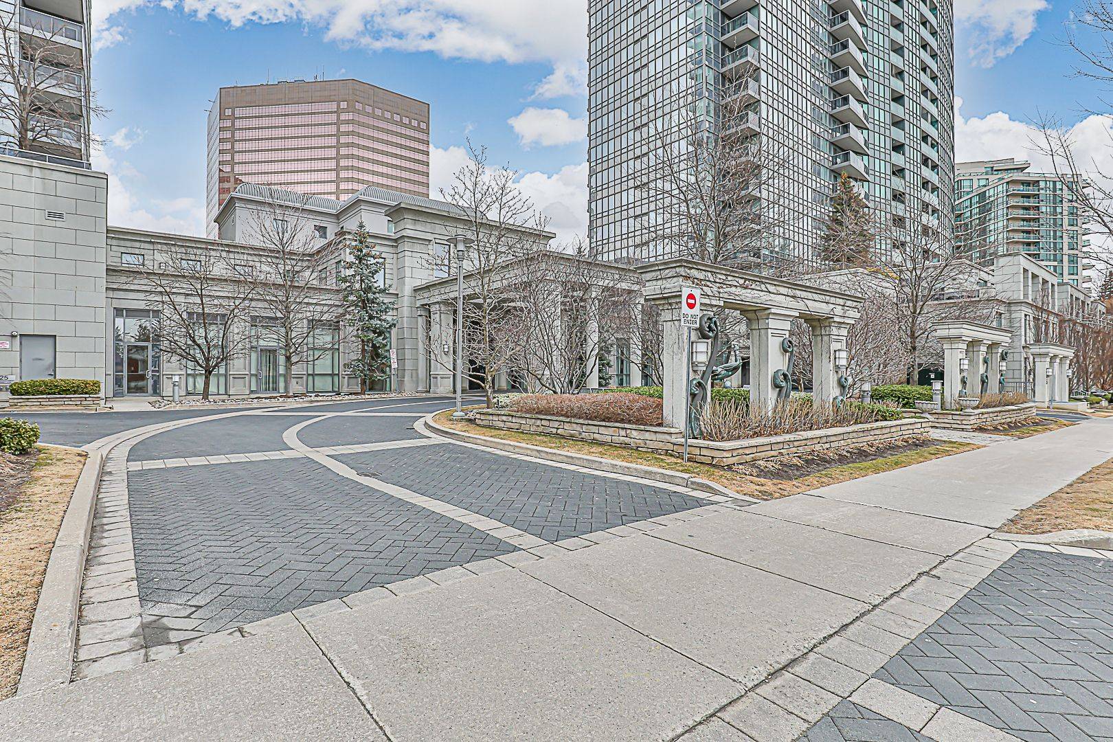 Toronto C07, ON M2M 4M7,15 Greenview AVE #809