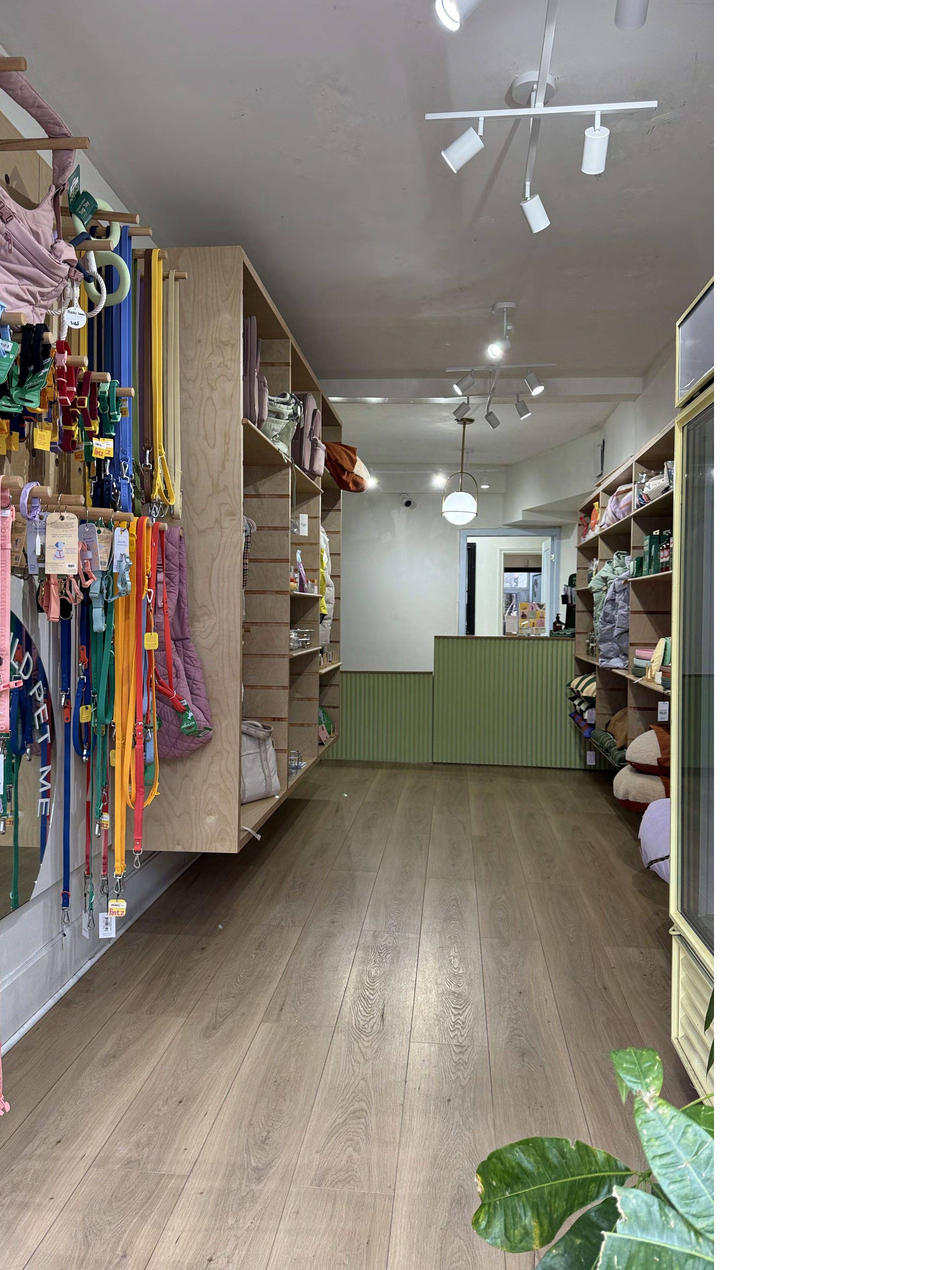 Toronto C01, ON M6J 1V2,801 DUNDAS ST W