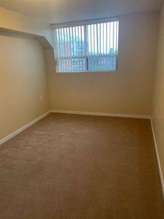 Oakville, ON L6H 6R3,1056 Queens AVE #504