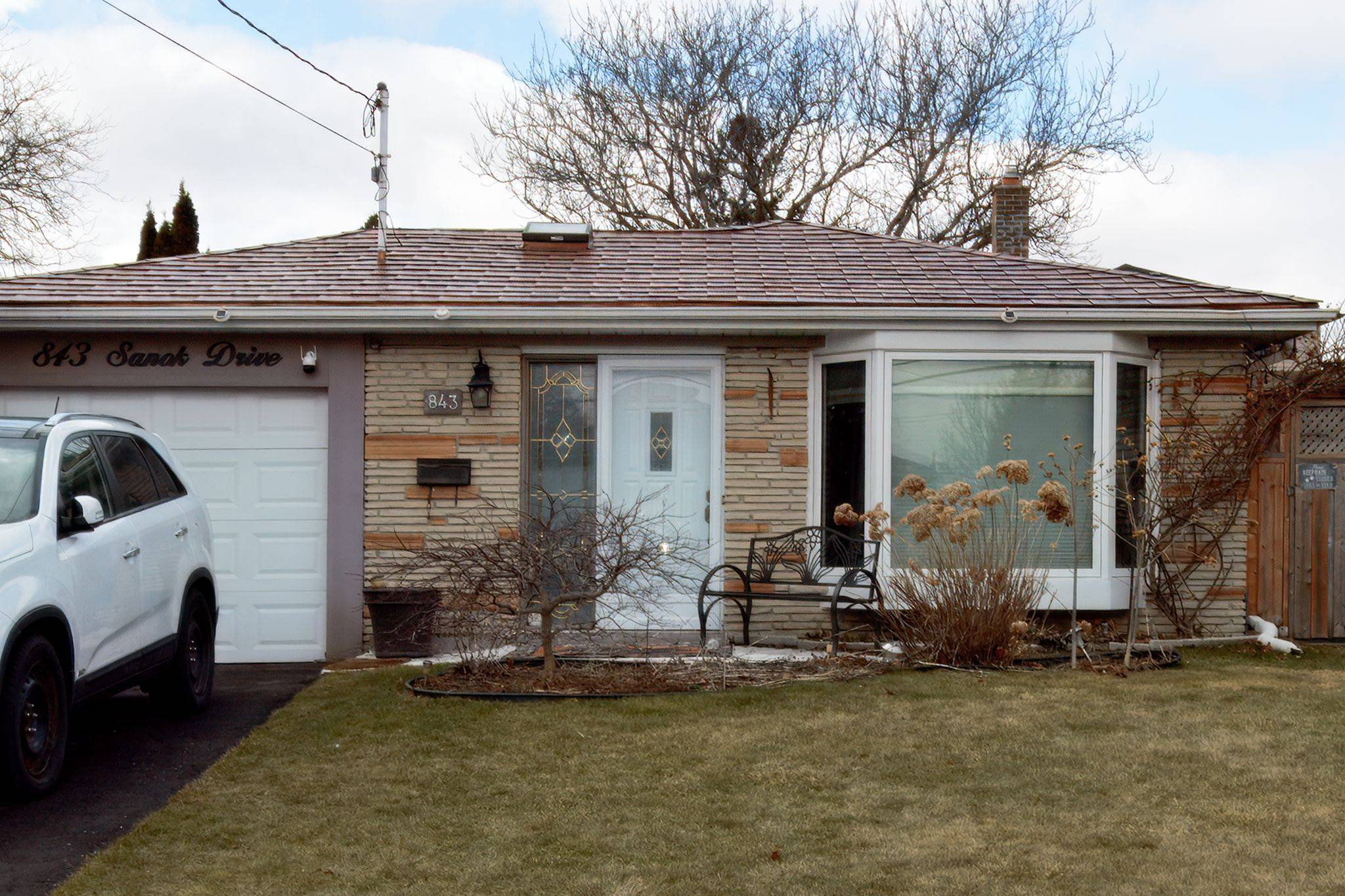 Pickering, ON L1W 2R1,843 Sanok DR