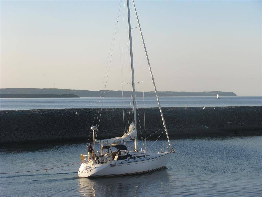 Conception Bay South, NL A1B 4A4,4 COMMODORE Place