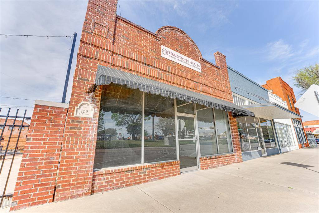 Ennis, TX 75119,109 SW Main Street