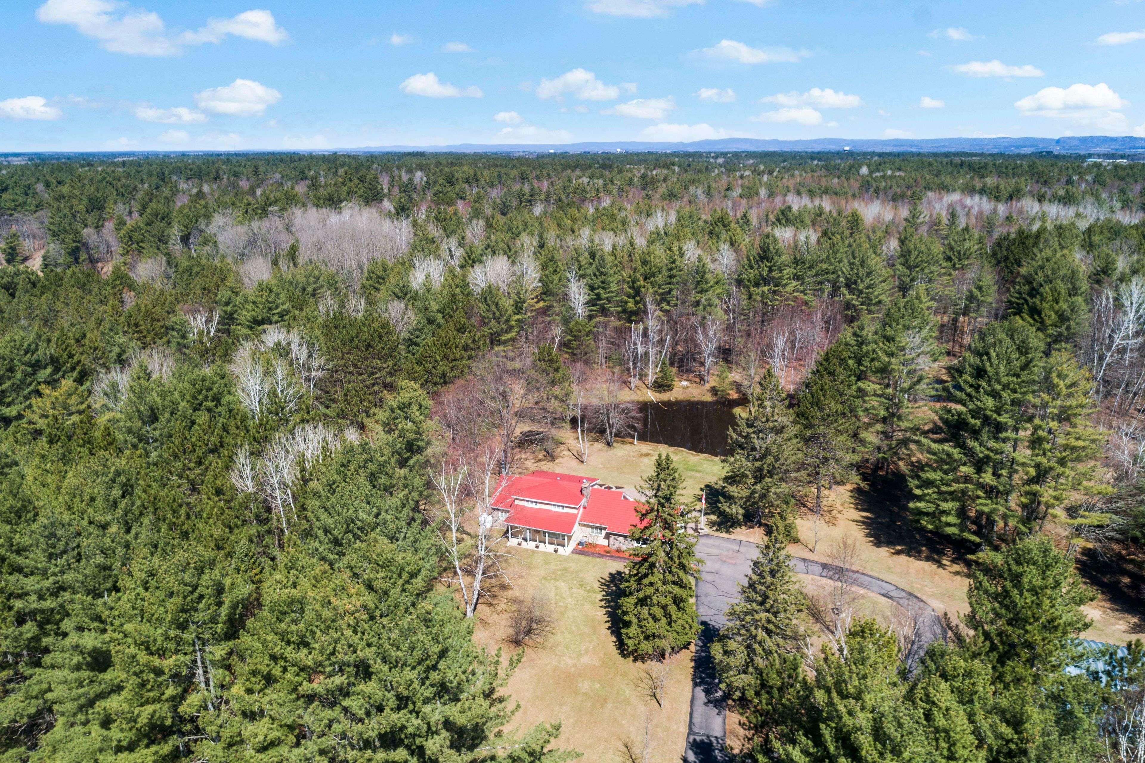 Petawawa, ON K8A 6W7,686 Airport RD