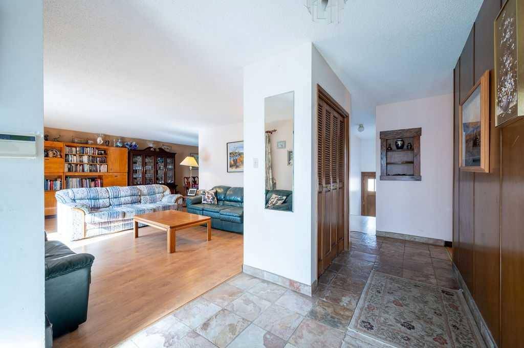 Calgary, AB T2J2B4,732 Willingdon BLVD SE