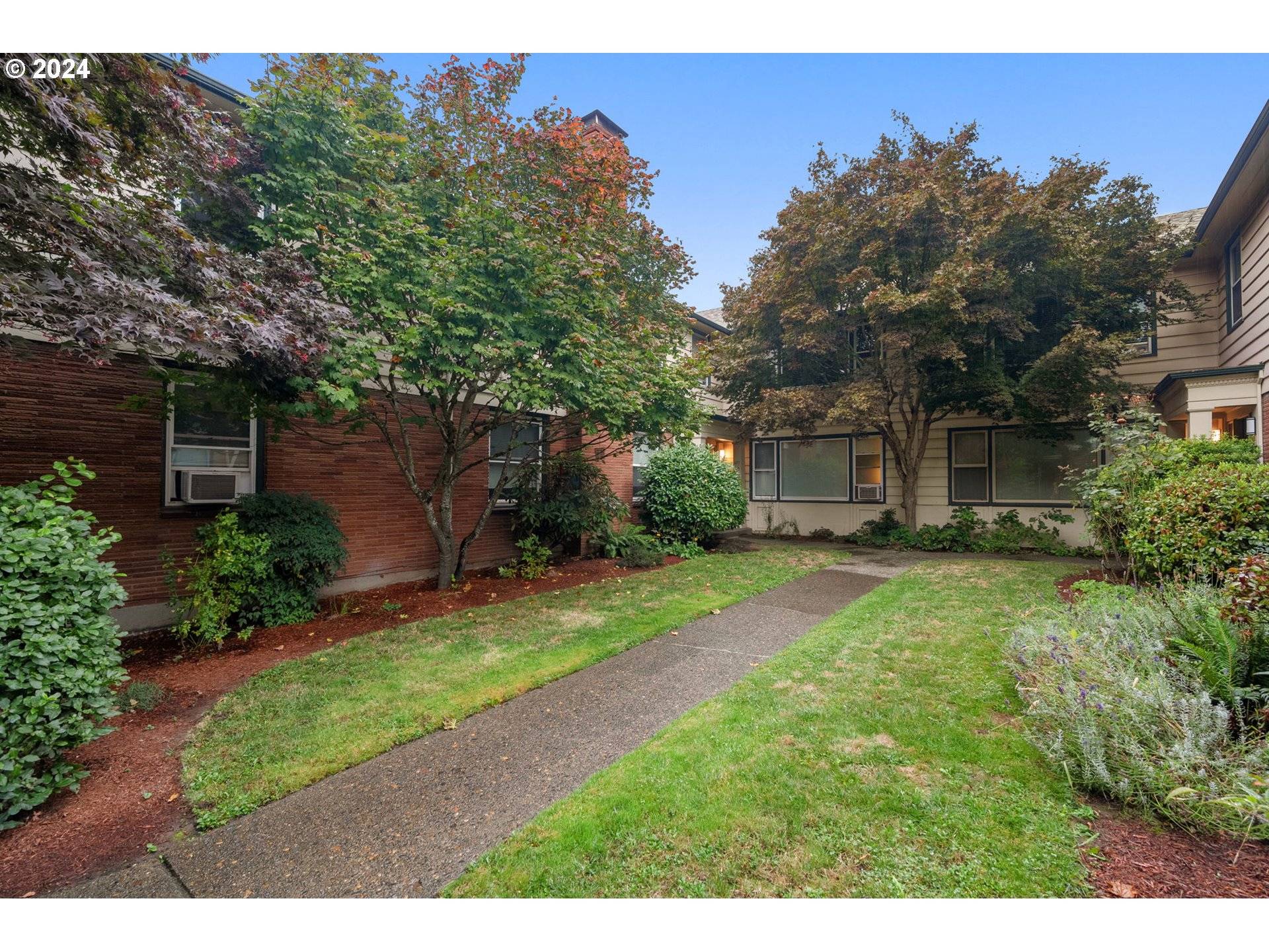 Portland, OR 97232,2211 NE HALSEY ST #9