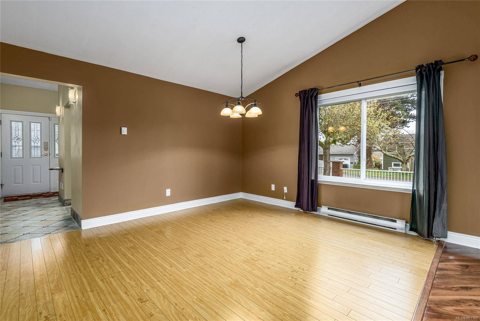 Comox, BC V9M 1M1,2030 Robb Ave #1