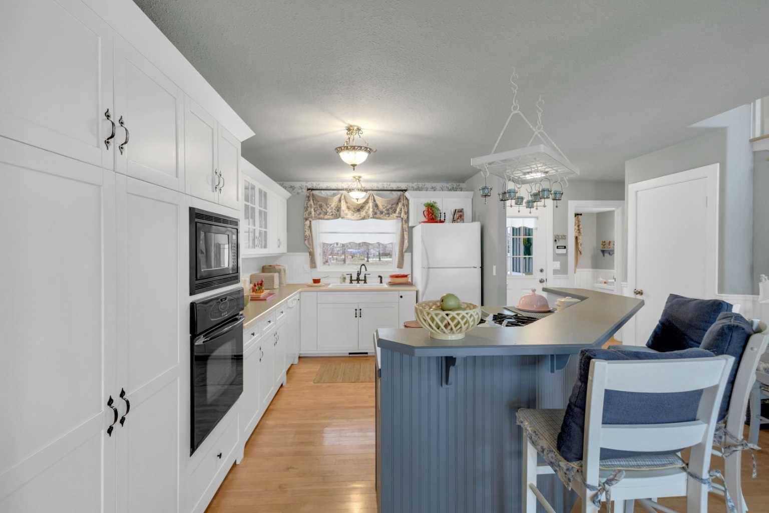 Sylvan Lake, AB T4S1E9,328 Marina Bay PL