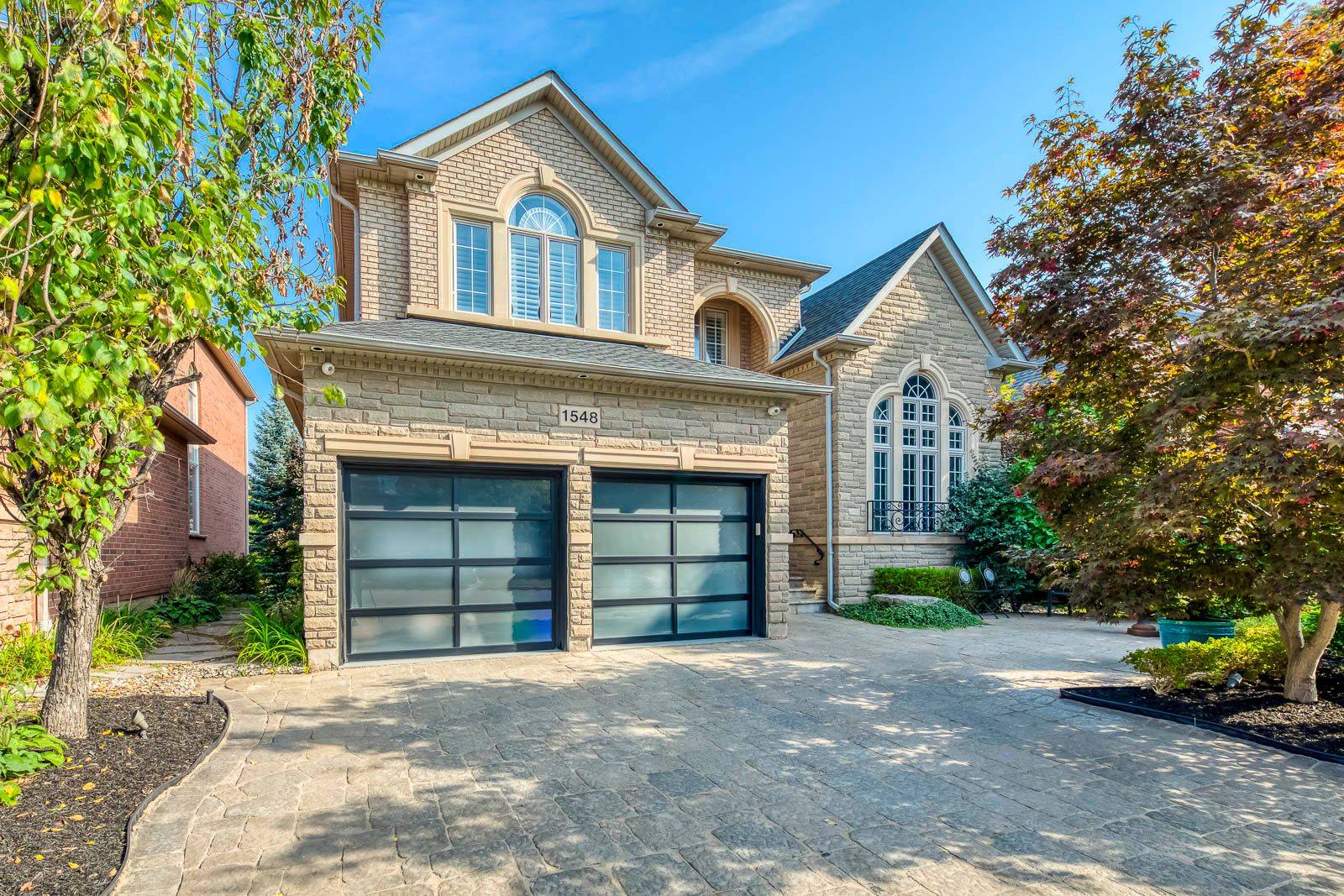 1548 Pinery CRES, Oakville, ON L6H 7J9