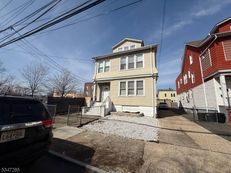 Newark City, NJ 07112,387 Leslie St