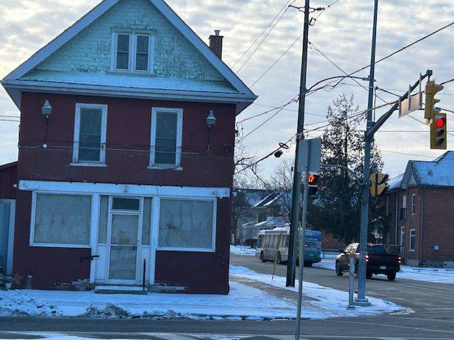 Peterborough Central, ON K9J 3P7,239 Park ST N