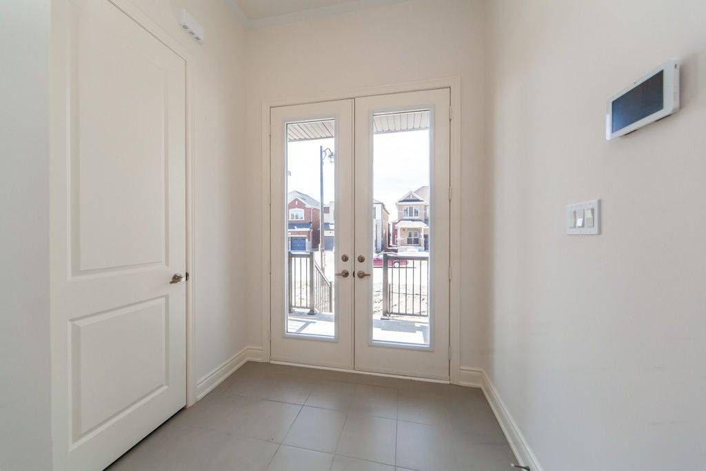 Oshawa, ON L1H 0H4,2248 Crystal DR