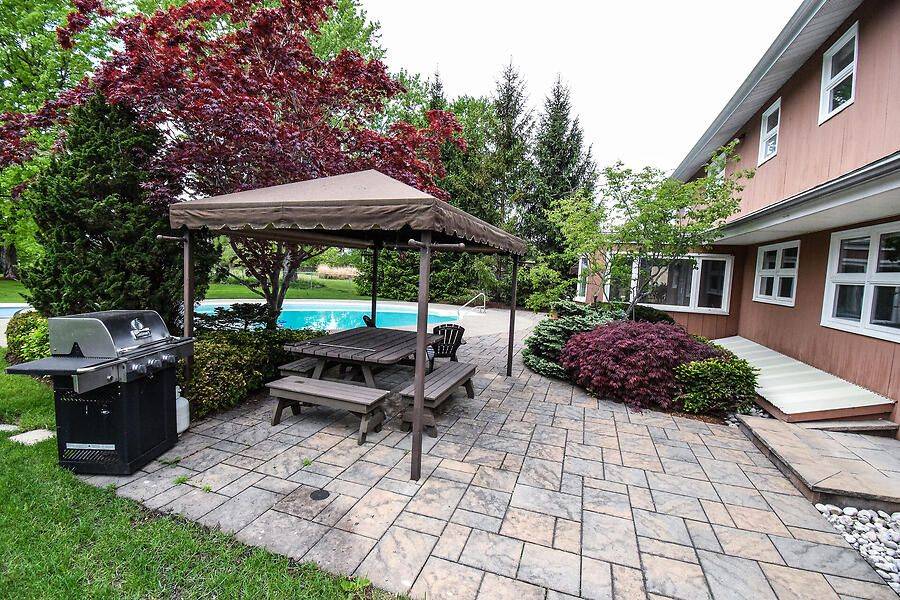 Fort Erie, ON L2A 5M4,1457 Niagara BLVD