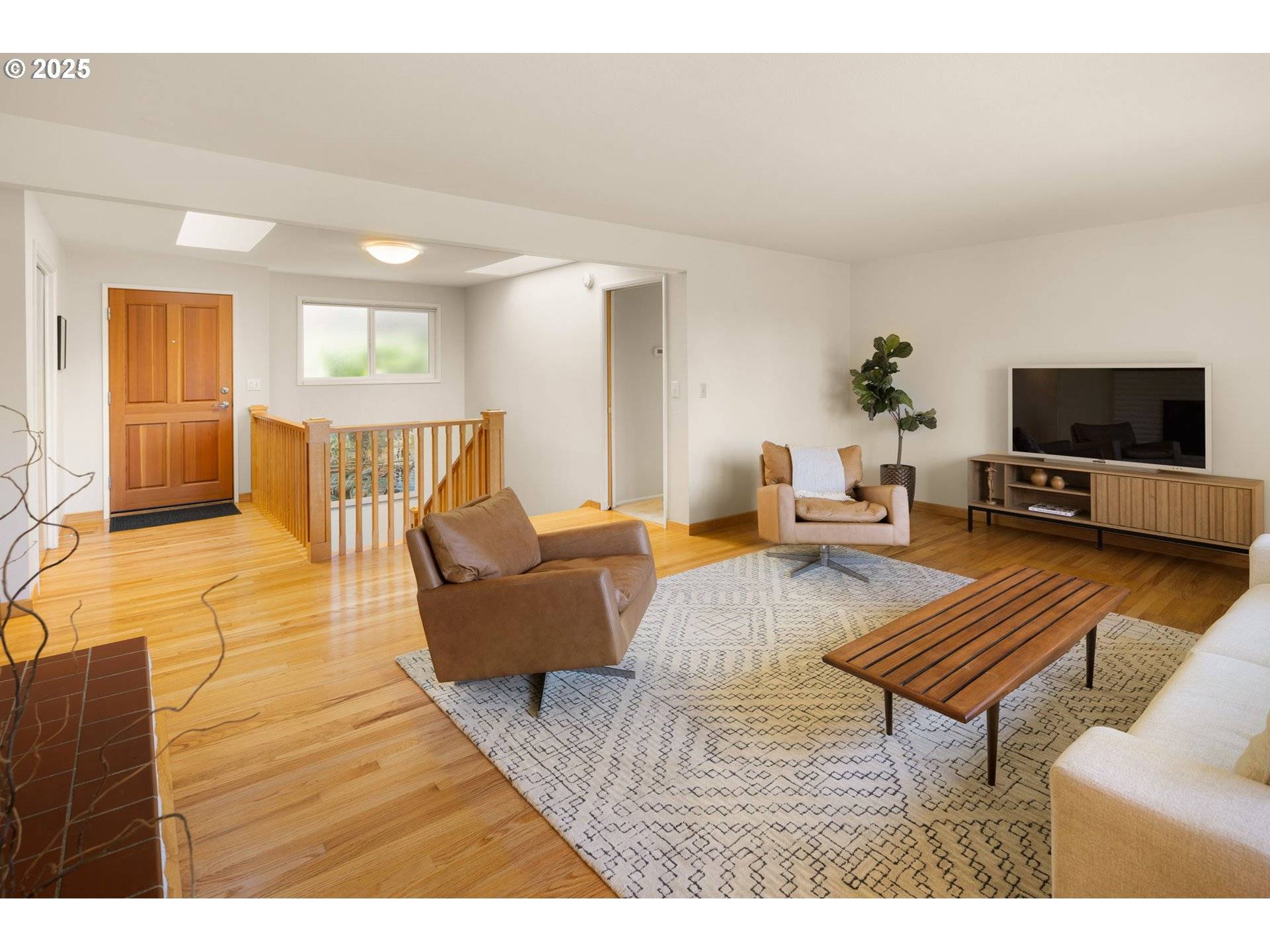 Eugene, OR 97403,2555 BIRCH LN