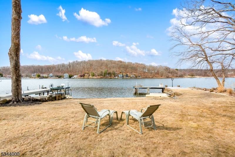 Roxbury Twp., NJ 07850,31 Silver Springs Dr