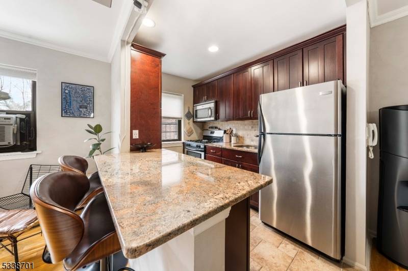 Fort Lee Boro, NJ 07024,410 Park Pl #5B