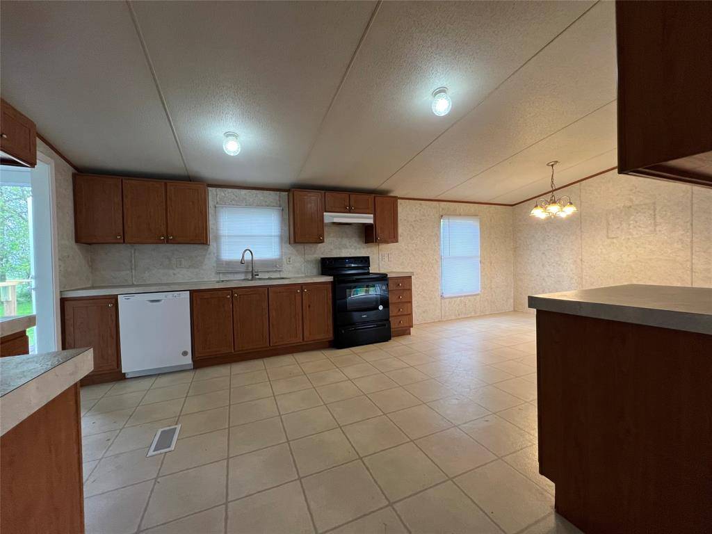 Commerce, TX 75428,6477 County Road 4715