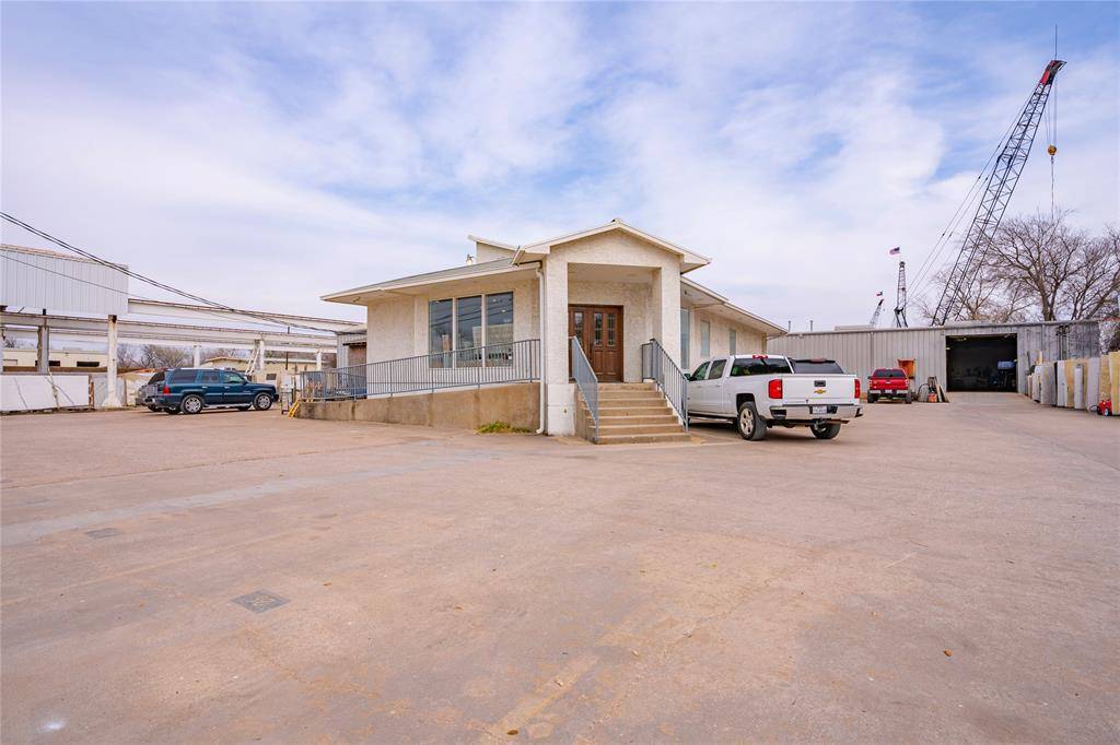 Dallas, TX 75220,10582 Spangler Road