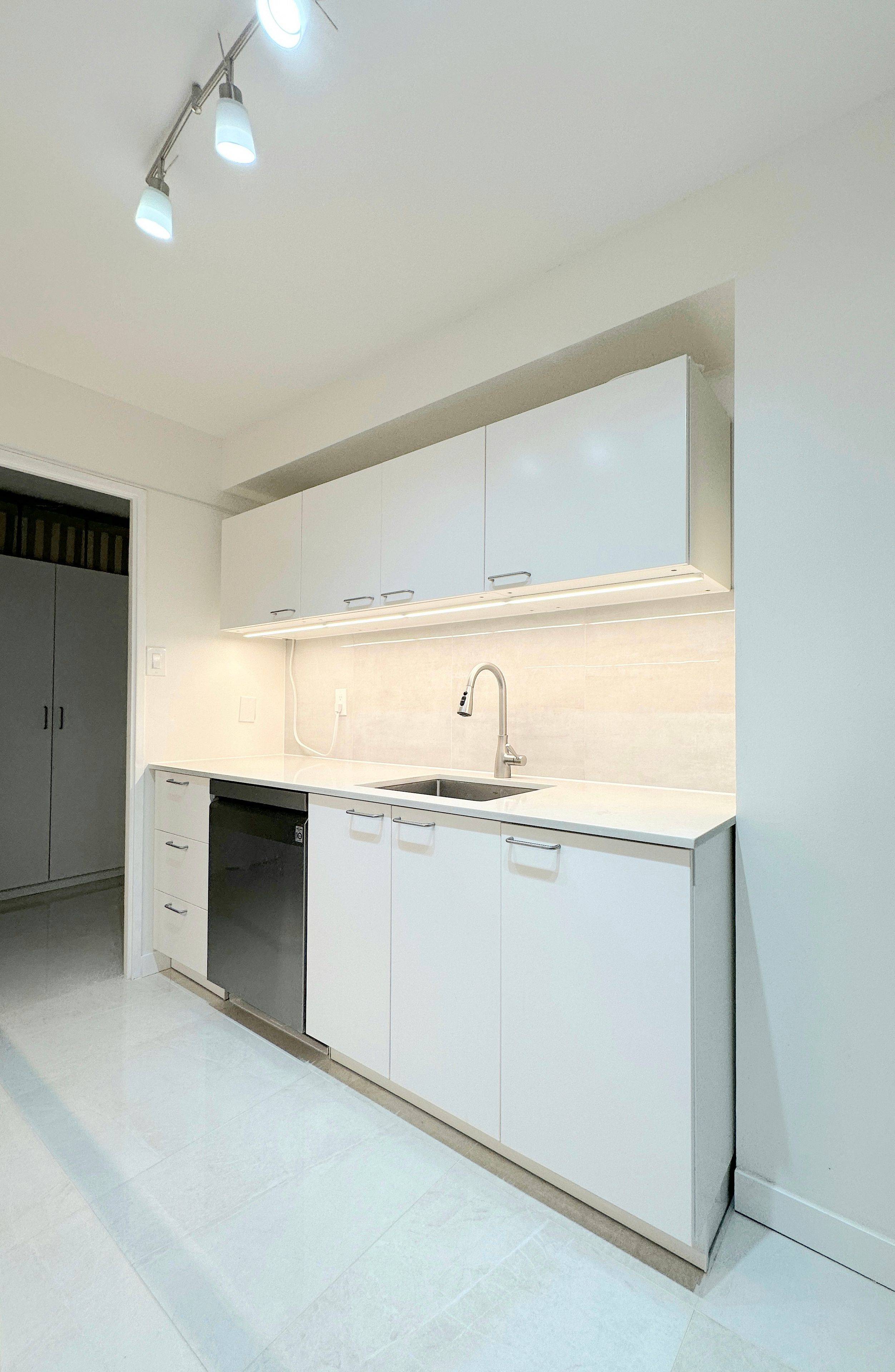 Toronto C15, ON M2H 3J8,4001 Don Mills RD #219