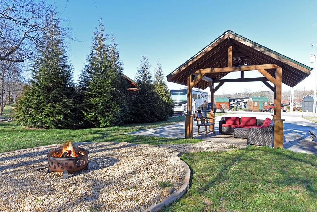 Blairsville, GA 30512,445 Golden Nugget Road