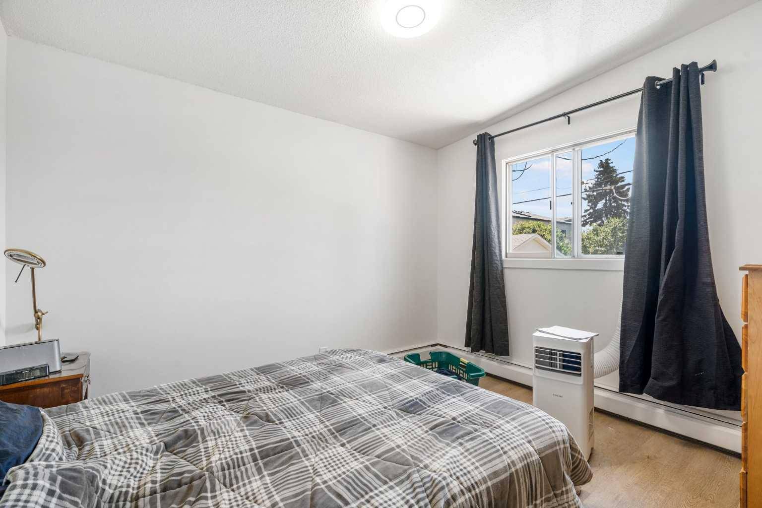 Calgary, AB T3C 2G1,4209 Bow TRL SW