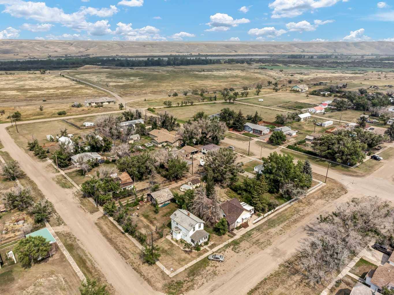 Empress, AB T0J 1E0,8 2 AVE W