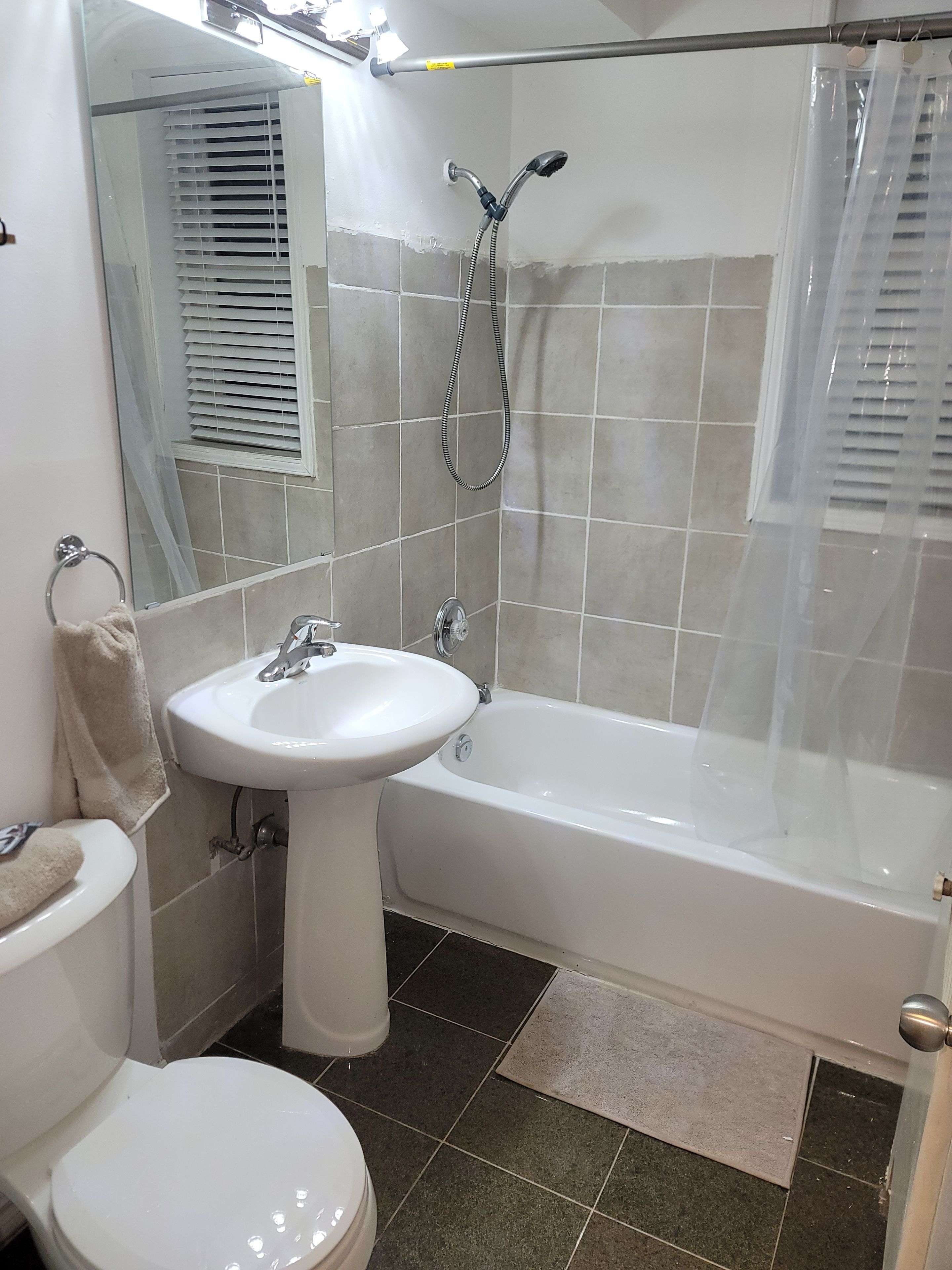 Brampton, ON L6W 2A7,51 Queen ST E #3