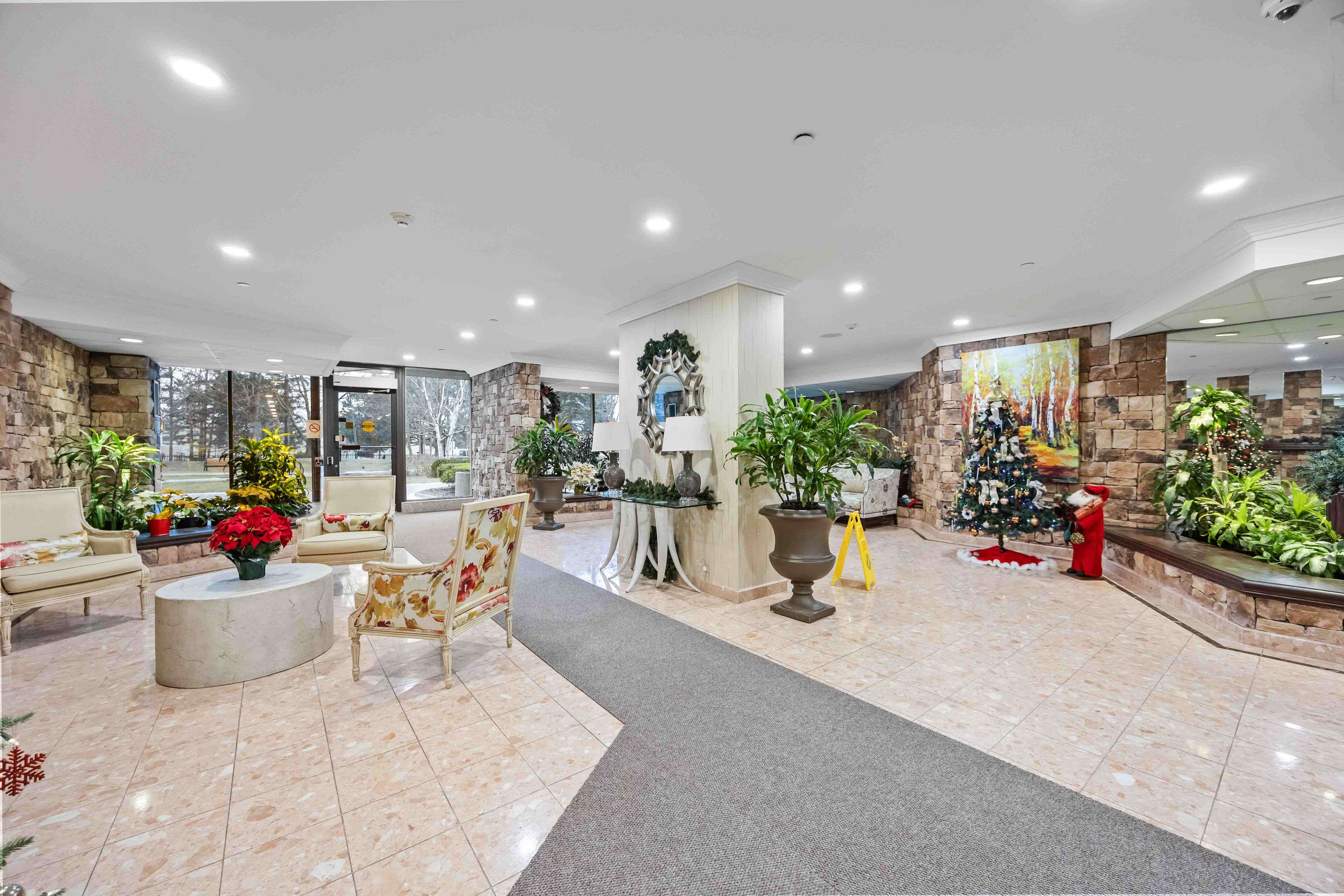 Toronto E05, ON M1W 3E6,2350 Bridletowne CIR #1004