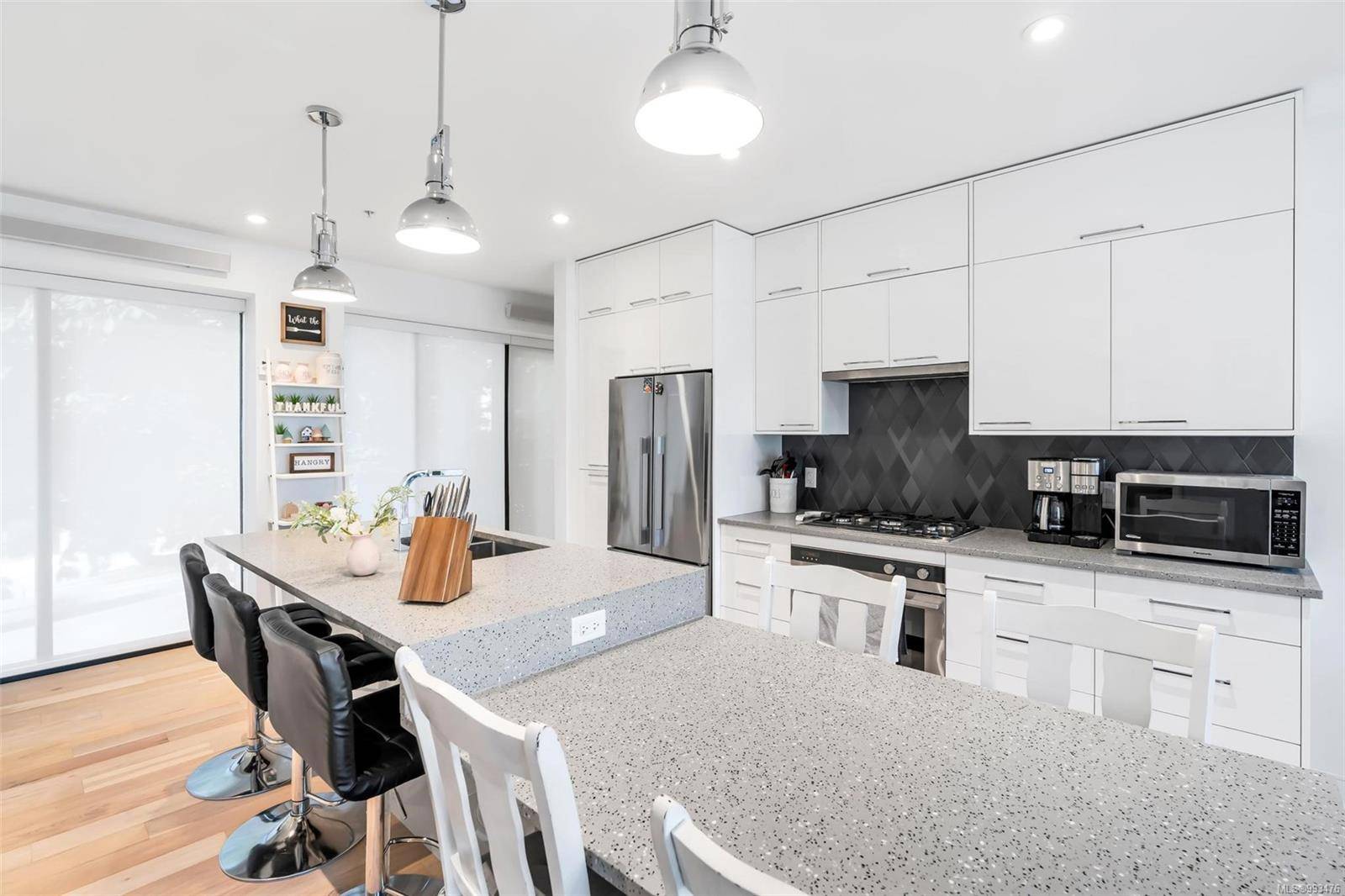 Victoria, BC V8V 3P9,1105 Pandora Ave #N216