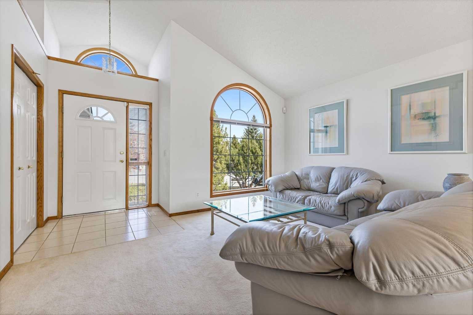 Calgary, AB T3A 5E4,58 Edgevalley Close NW