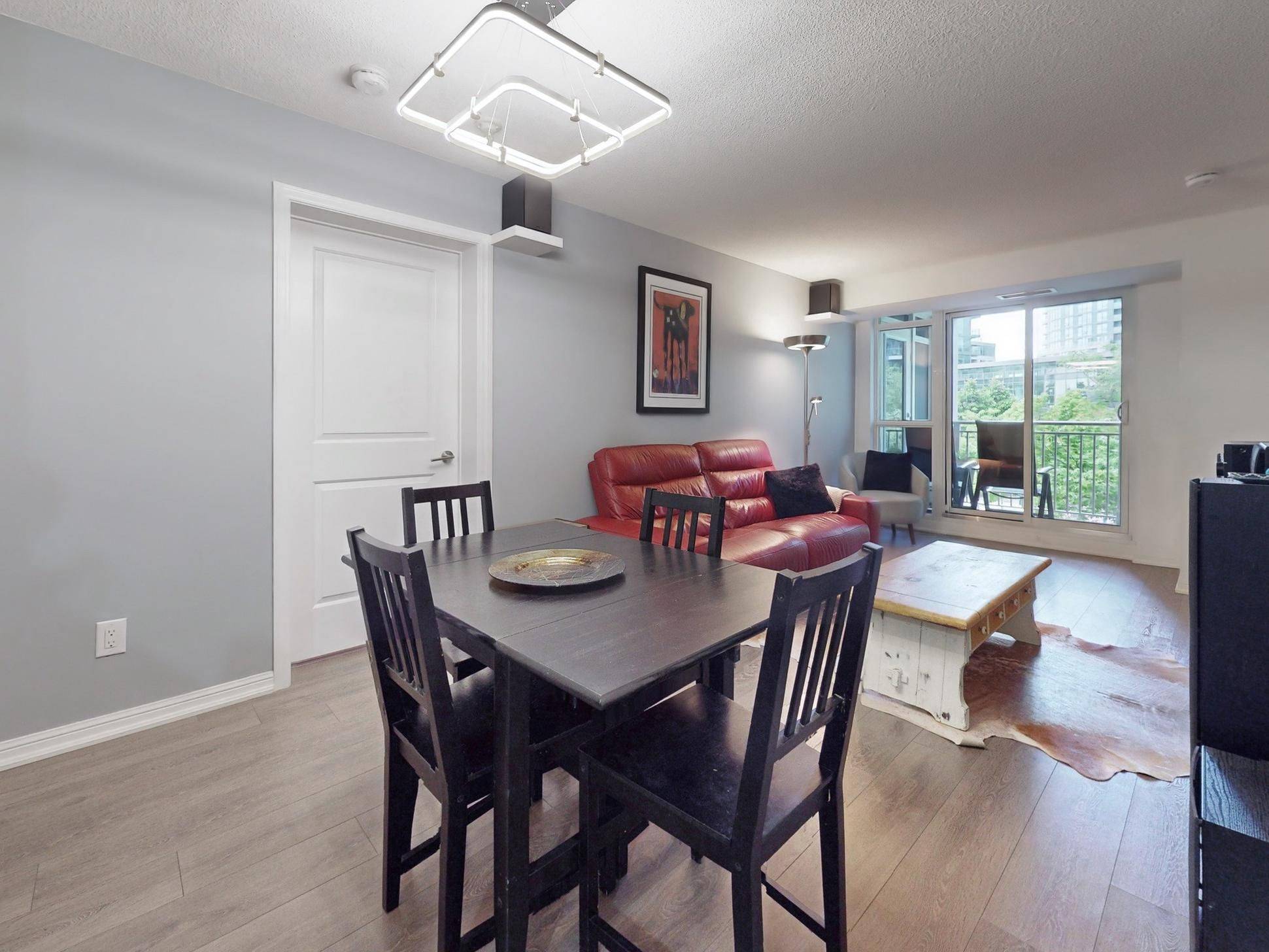 Toronto C01, ON M5V 0C2,35 Bastion ST #310