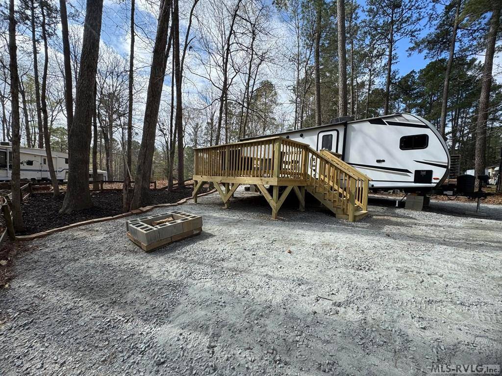 Bracey, VA 23919,18 Blackfoot Trail