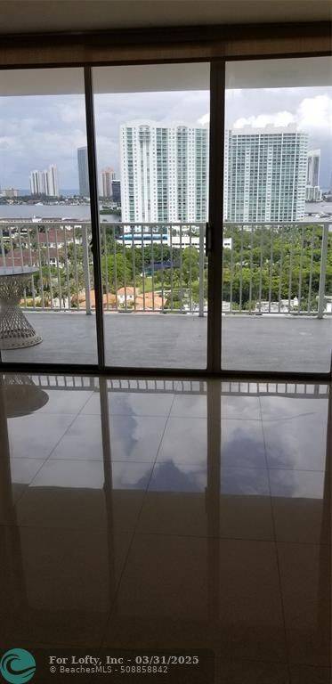 Aventura, FL 33160,2851 NE 183rd St #1801E