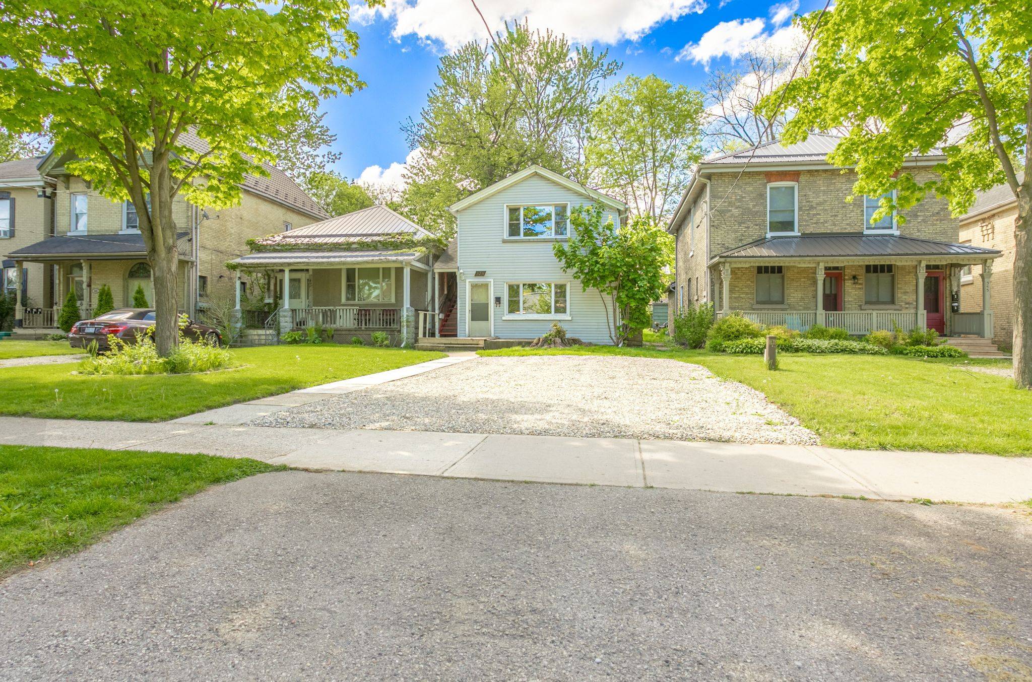 London East, ON N6B 2E3,379 Central AVE N