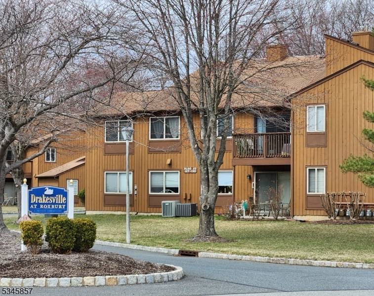 Roxbury Twp., NJ 07852,135 Drake Ln
